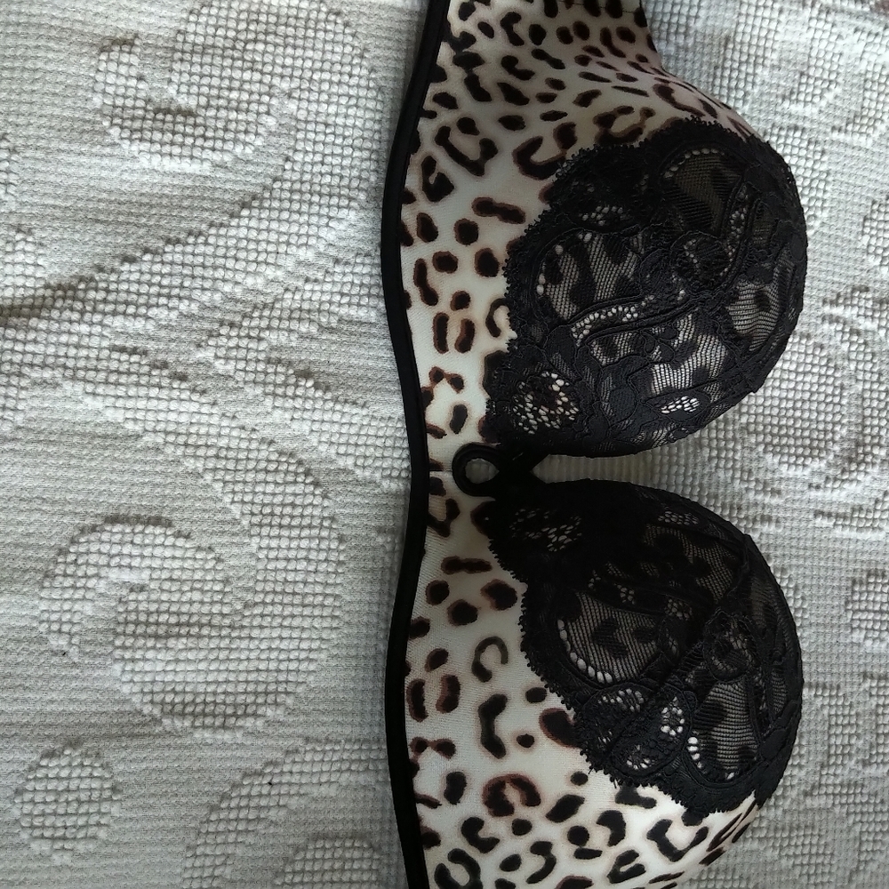 VS bombshell strapless bra